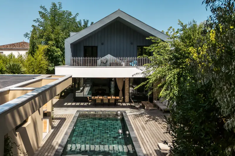 Superbe maison d'architecte, 5 chambres, bureau, piscine, dépendance.
