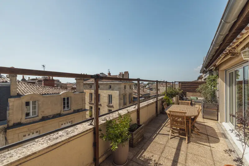 Appartement triangle d'or Bordeaux, dernier étage, ascenseur, terrasse — photo 2