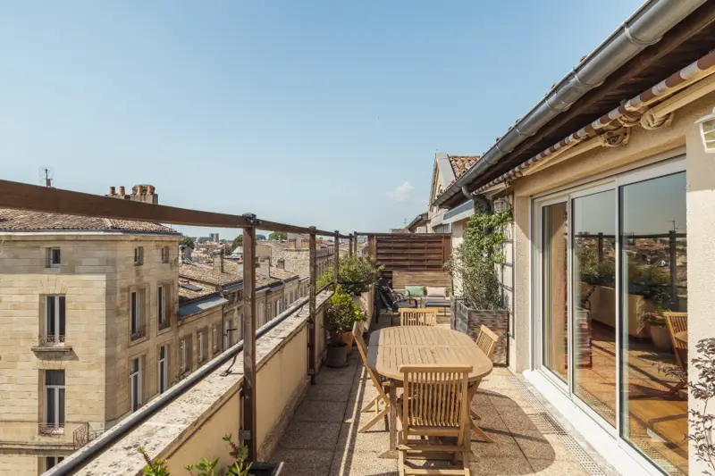 Appartement triangle d'or Bordeaux, dernier étage, ascenseur, terrasse — photo 3